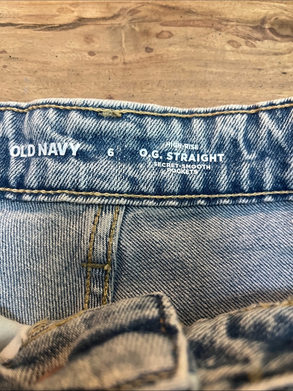 Old Navy Light Wash Distressed Denim Shorts - Picture 4 of 8